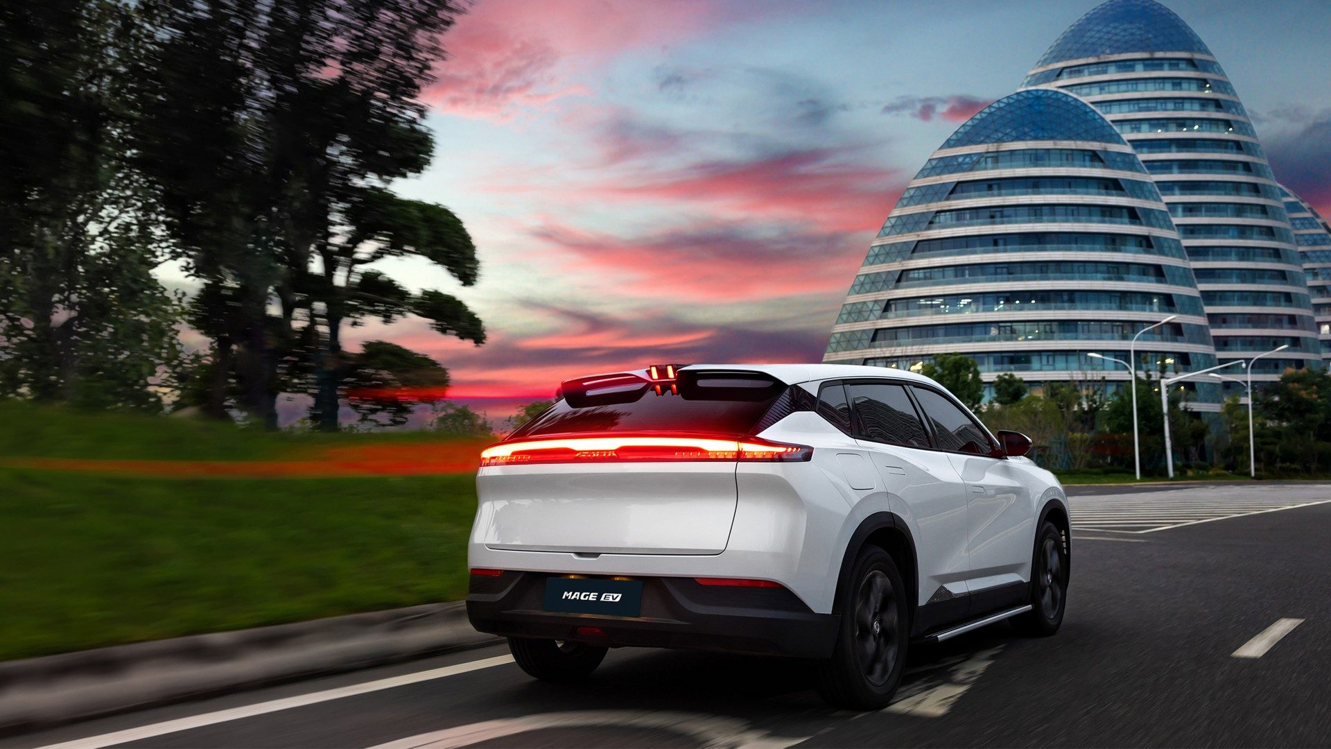 Dongfeng Mage Hybrid & EV, Electric version in white, rear three-quarter view