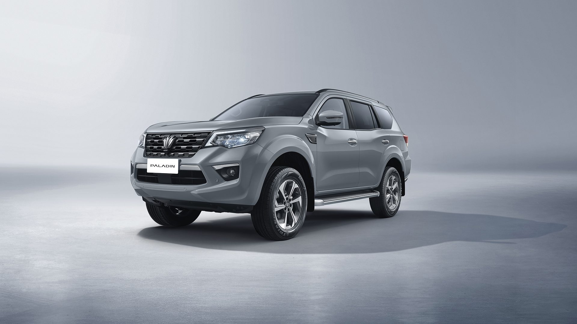 Dongfeng ZNA Paladin in grey, front three-quarter view