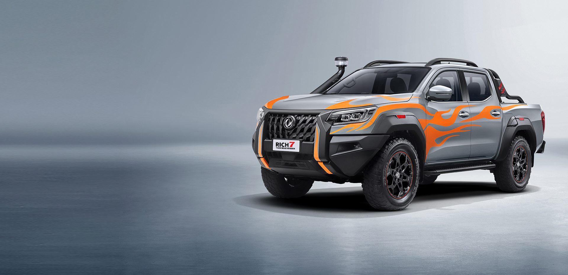 Dongfeng ZNA Rich 7 Tiger Roar in grey with orange graphics, front three-quarter view