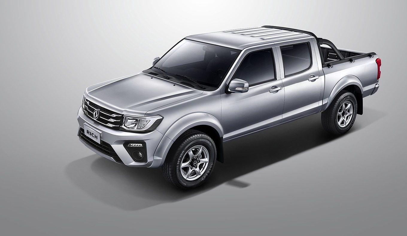 ZNA Rich in silver, front three-quarter view
