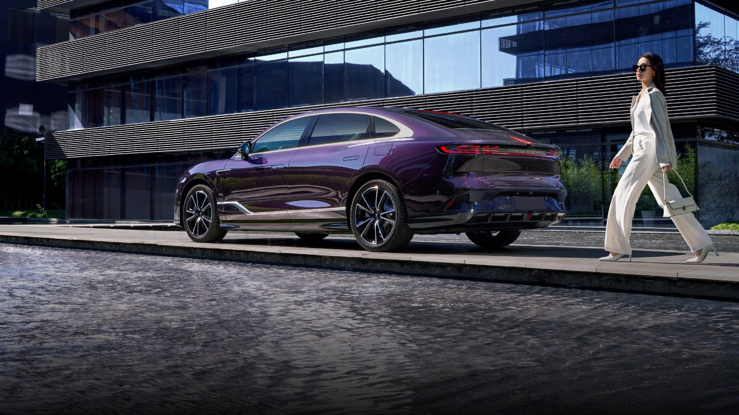 VOYAH Passion in purple, rear three-quarter view