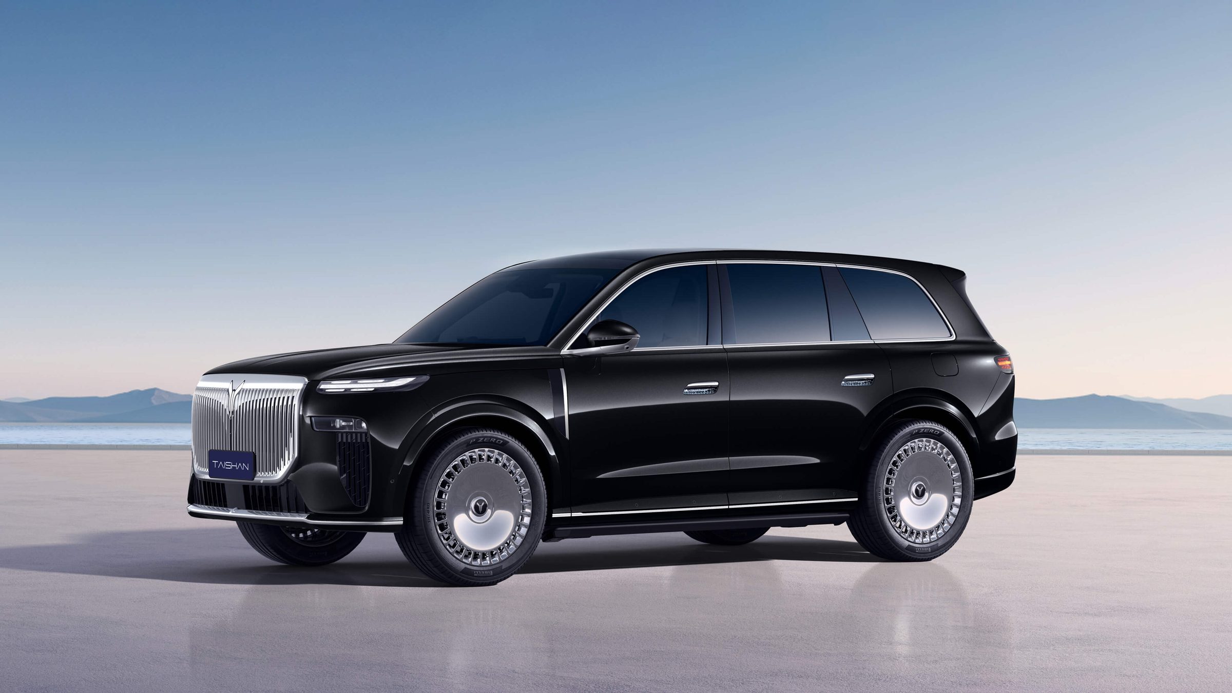 VOYAH Taishan in black, front three-quarter view