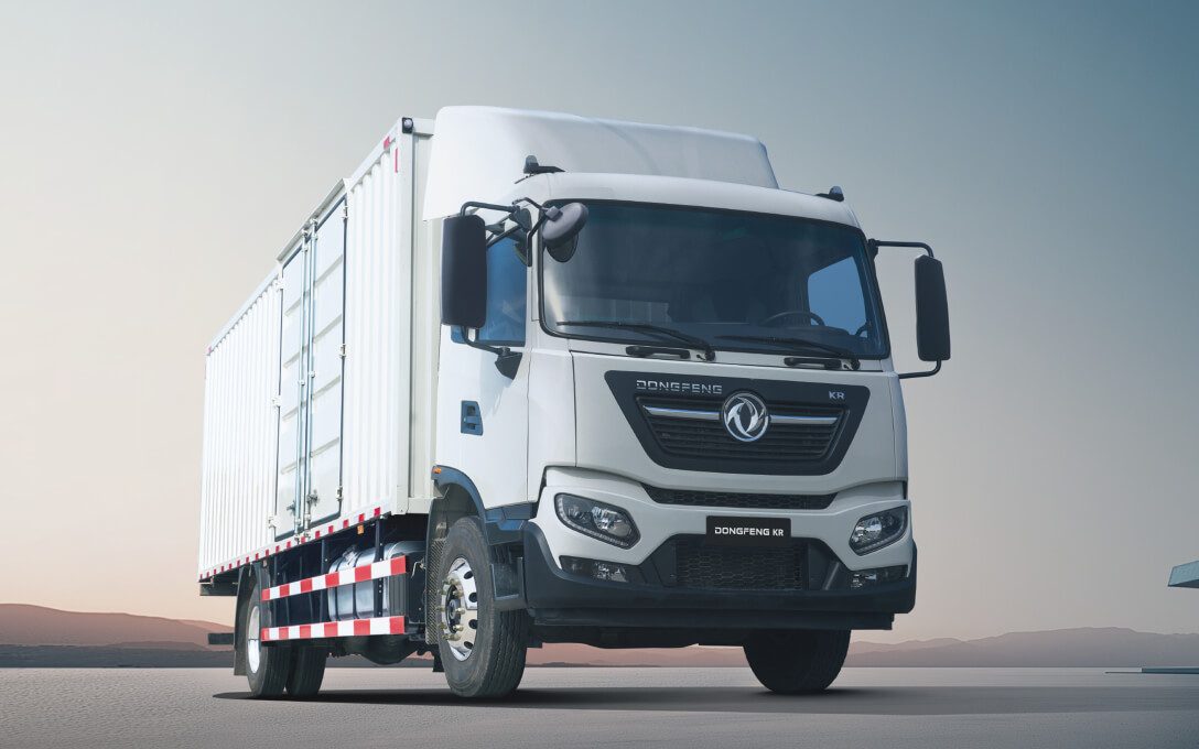 Dongfeng KR PRO box truck in white
