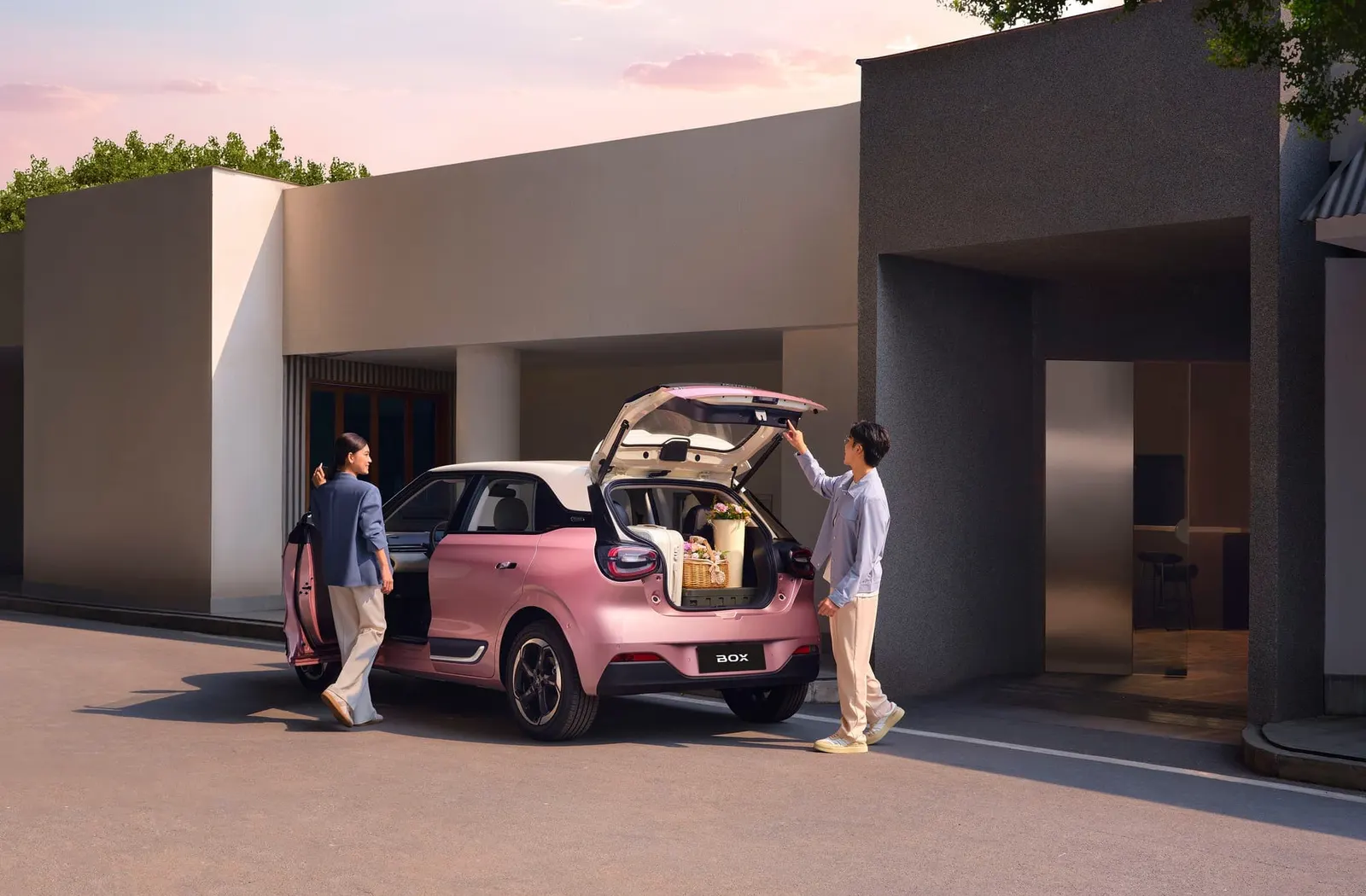 Dongfeng Box with the tailgate open