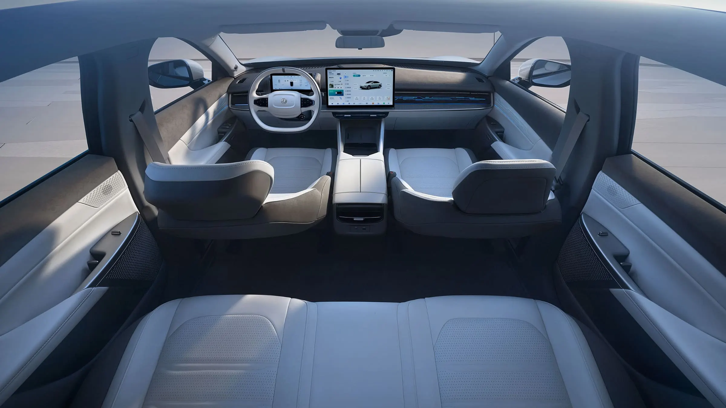 Interior of the Dongfeng eπ007 in white and grey, right-hand drive, the trim on our cars