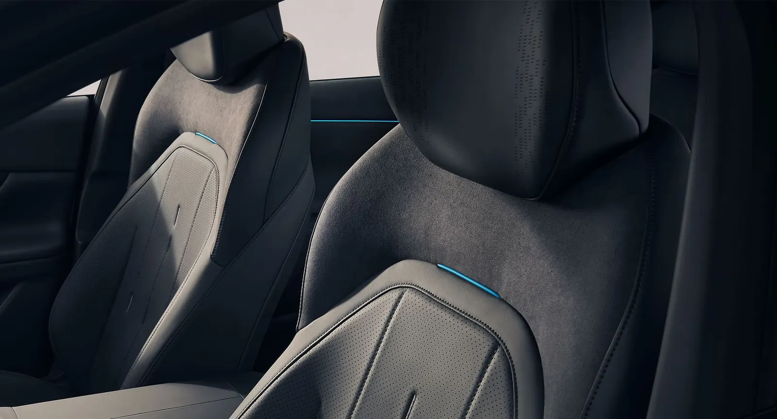 Front seat of the Dongfeng eπ007